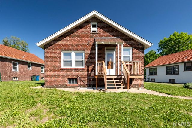 12 Sunset Court, Pasadena Park, MO 63121