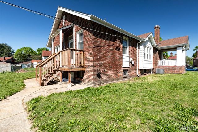 12 Sunset Court, Pasadena Park, MO 63121