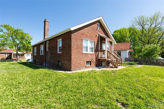12 Sunset Court, Pasadena Park, MO 63121