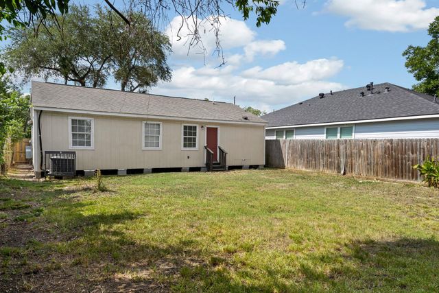 3561 Nathaniel Brown Street, Houston, TX 77021
