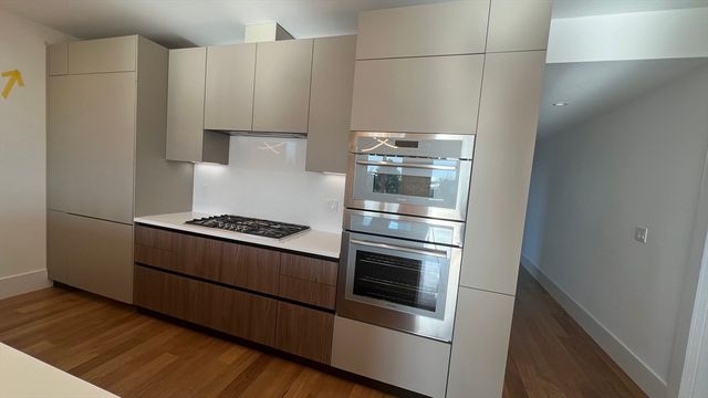 726 E 8th Street 3, Boston, MA 02127