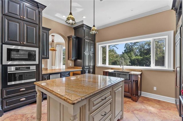 14201 Airport Boulevard, Mobile, AL 36608