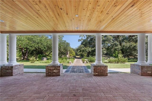 14201 Airport Boulevard, Mobile, AL 36608