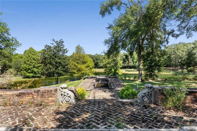 14201 Airport Boulevard, Mobile, AL 36608