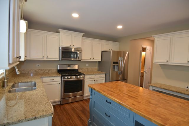 3613 Dorchester Place, Mchenry, IL 60050