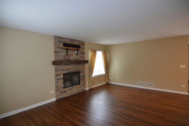 3613 Dorchester Place, Mchenry, IL 60050