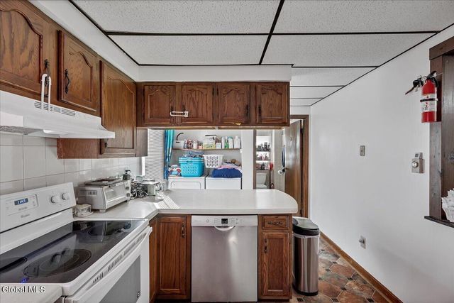 16 Billings Avenue, Troy, NY 12180