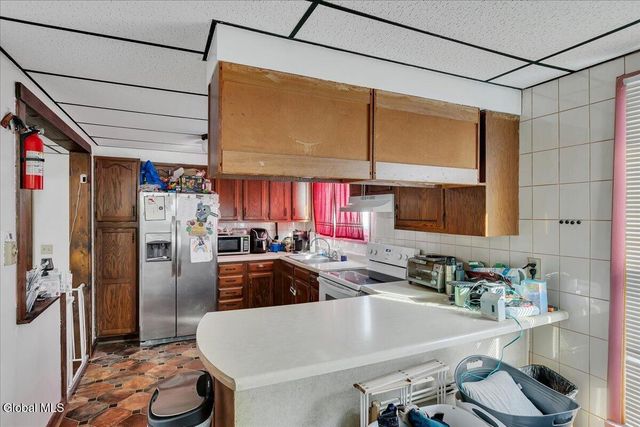 16 Billings Avenue, Troy, NY 12180