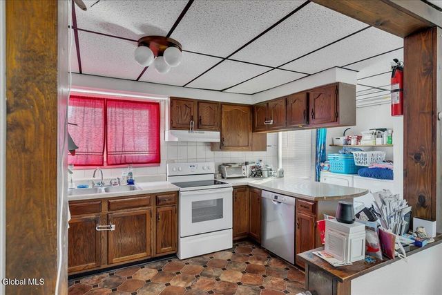 16 Billings Avenue, Troy, NY 12180