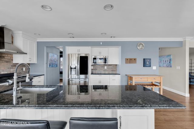 6 Ellis Court, Monmouth Beach, NJ 07750