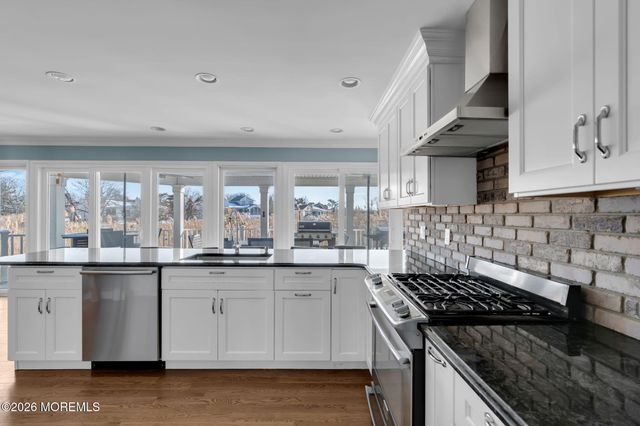 6 Ellis Court, Monmouth Beach, NJ 07750