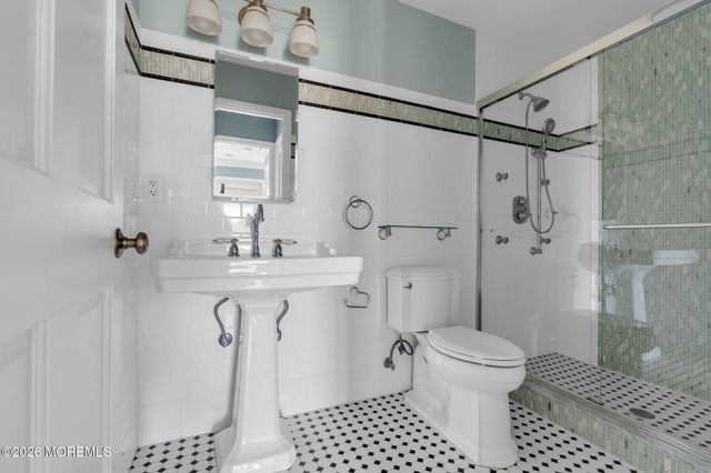 6 Ellis Court, Monmouth Beach, NJ 07750