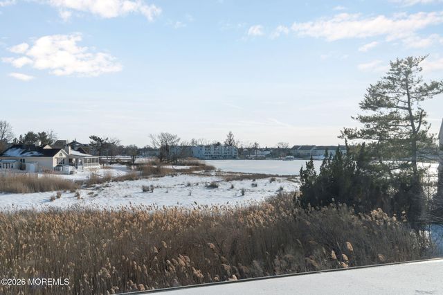 6 Ellis Court, Monmouth Beach, NJ 07750