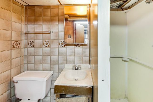 1501 W Wilson Avenue, Chicago, IL 60640