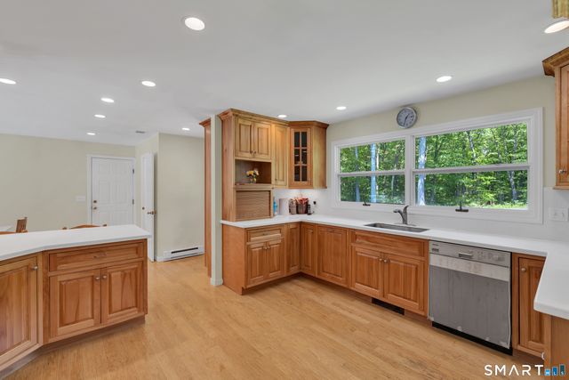 30 Maltbie Road, Newtown, CT 06470
