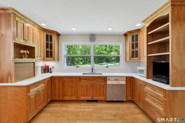 30 Maltbie Road, Newtown, CT 06470