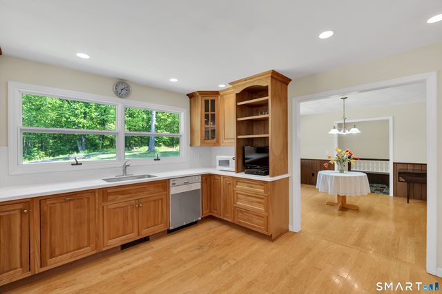 30 Maltbie Road, Newtown, CT 06470