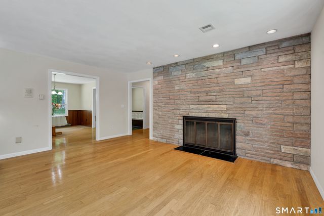 30 Maltbie Road, Newtown, CT 06470