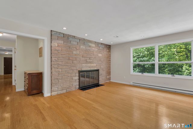 30 Maltbie Road, Newtown, CT 06470