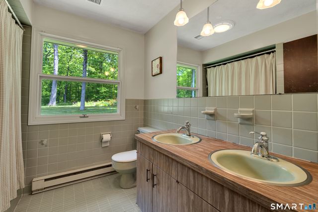 30 Maltbie Road, Newtown, CT 06470
