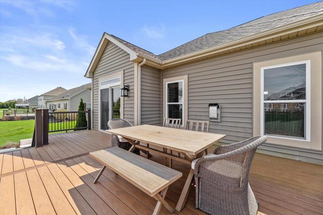 N42W22814 Beacon COURT, Pewaukee, WI 53072