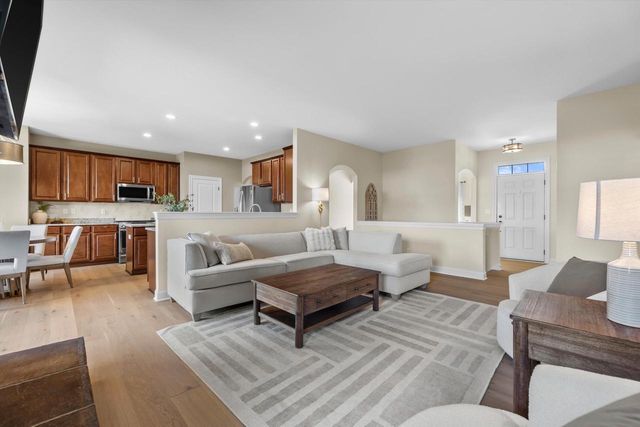 N42W22814 Beacon COURT, Pewaukee, WI 53072