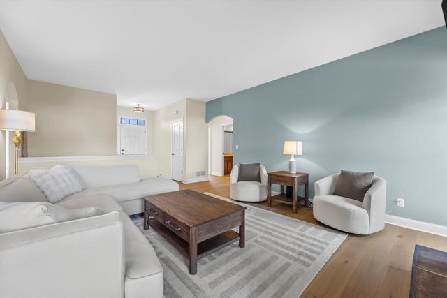 N42W22814 Beacon COURT, Pewaukee, WI 53072