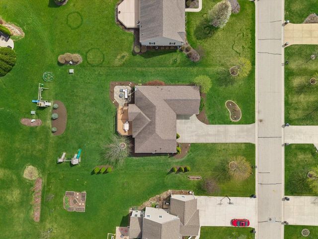 N42W22814 Beacon COURT, Pewaukee, WI 53072
