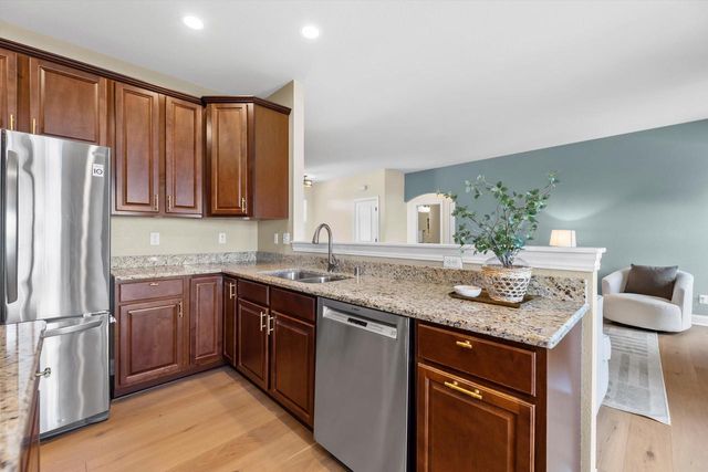 N42W22814 Beacon COURT, Pewaukee, WI 53072
