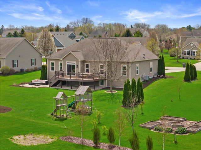 N42W22814 Beacon COURT, Pewaukee, WI 53072
