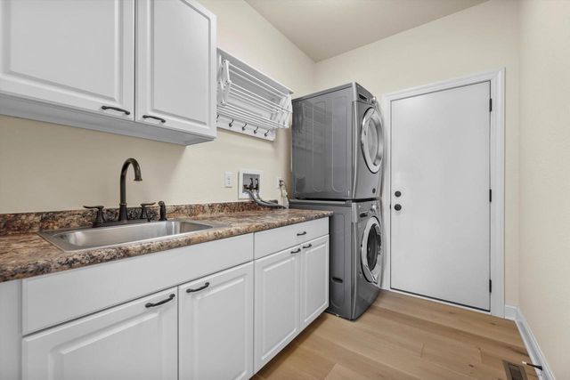 N42W22814 Beacon COURT, Pewaukee, WI 53072