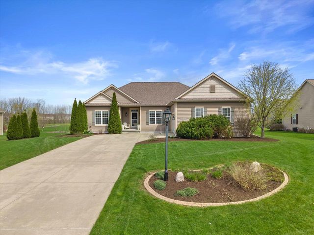 N42W22814 Beacon COURT, Pewaukee, WI 53072