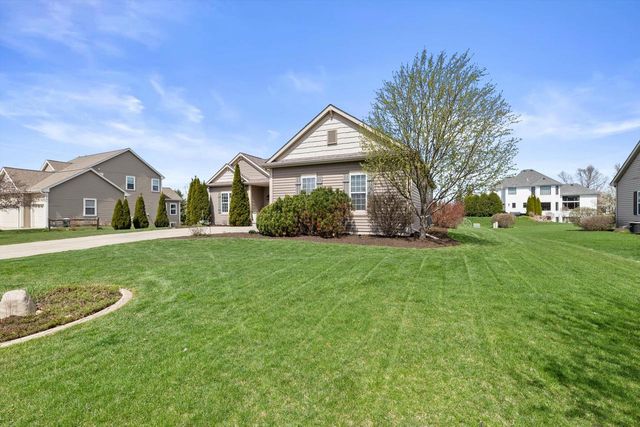 N42W22814 Beacon COURT, Pewaukee, WI 53072