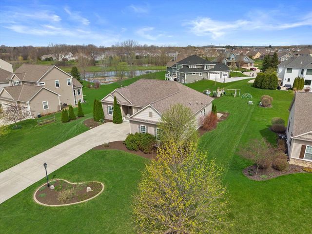N42W22814 Beacon COURT, Pewaukee, WI 53072
