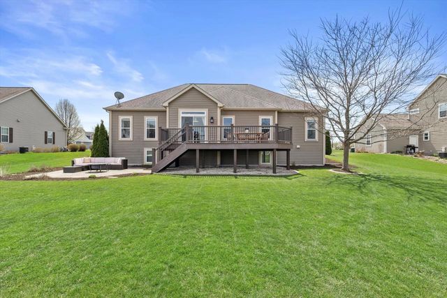 N42W22814 Beacon COURT, Pewaukee, WI 53072