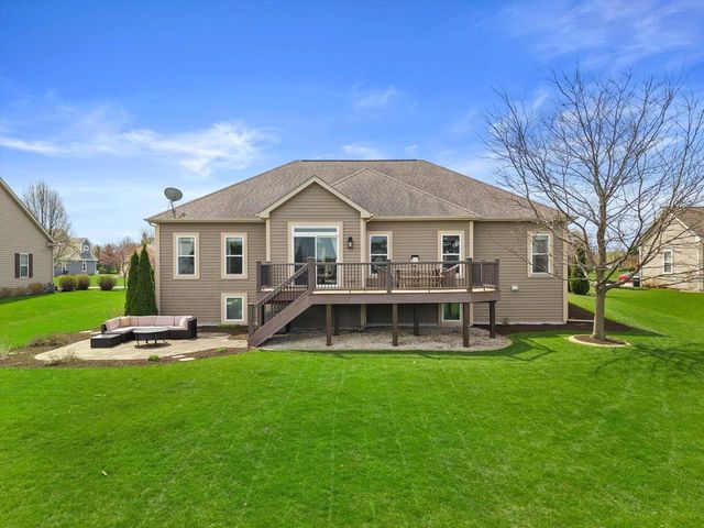 N42W22814 Beacon COURT, Pewaukee, WI 53072
