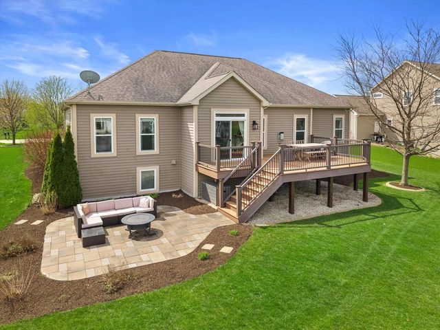 N42W22814 Beacon COURT, Pewaukee, WI 53072