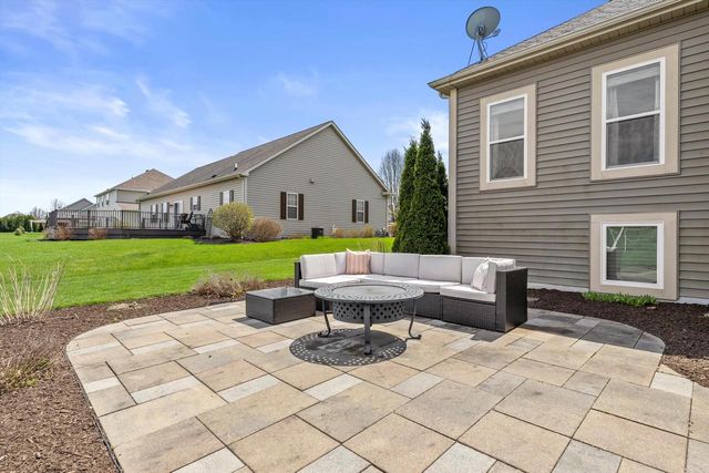 N42W22814 Beacon COURT, Pewaukee, WI 53072