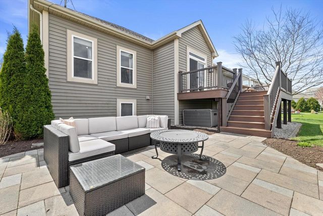 N42W22814 Beacon COURT, Pewaukee, WI 53072