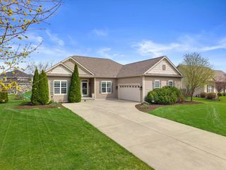 N42W22814 Beacon COURT, Pewaukee, WI 53072