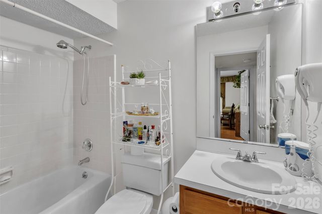 5839 Harris Grove Lane, Charlotte, NC 28212