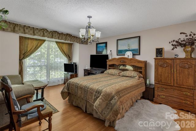 5839 Harris Grove Lane, Charlotte, NC 28212