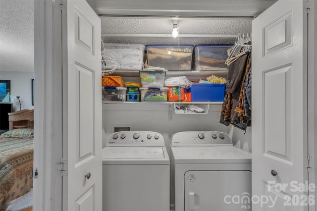 5839 Harris Grove Lane, Charlotte, NC 28212