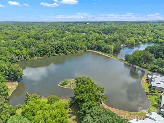 5839 Harris Grove Lane, Charlotte, NC 28212