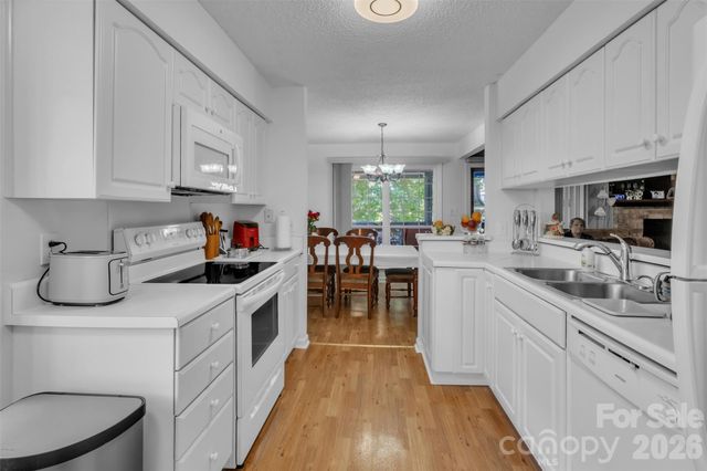 5839 Harris Grove Lane, Charlotte, NC 28212