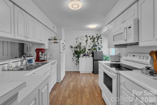 5839 Harris Grove Lane, Charlotte, NC 28212