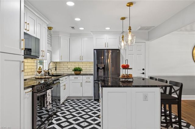 2828 Meadow DR, Chesapeake, VA 23321