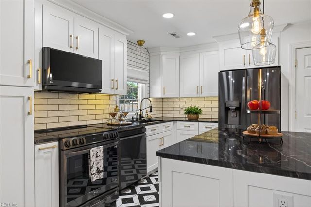 2828 Meadow DR, Chesapeake, VA 23321