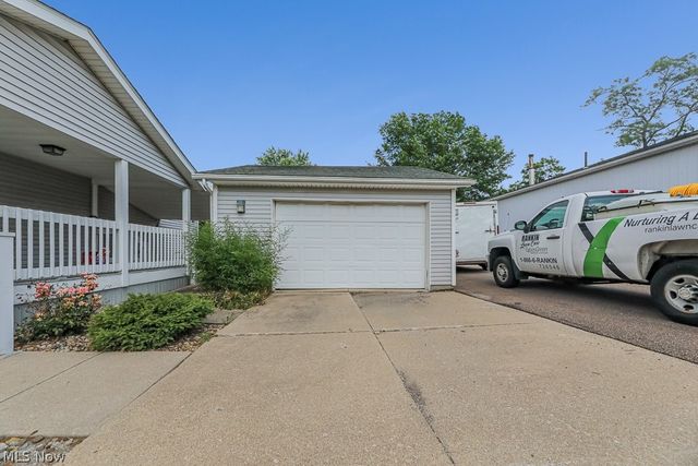 13390 Ravenna Avenue NE, Hartville, OH 44632