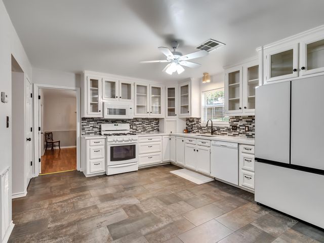 1928 Greentree Drive, Huntsville, TX 77340